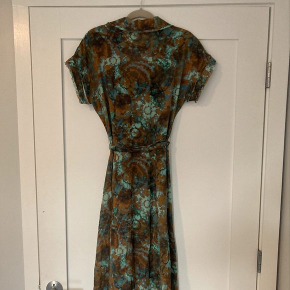 The Westside Shop Button down dress - Picture 5 of 6